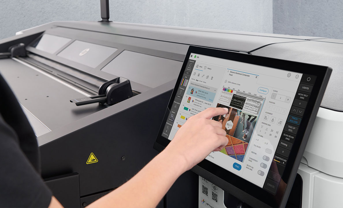 Person using the touchscreen from the HP Latex R530 Printer